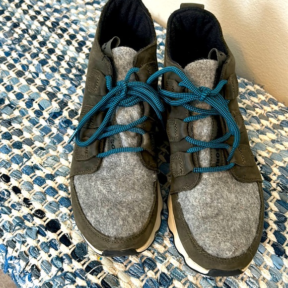 Sorel sneaker boots 7.5 - Picture 1 of 3